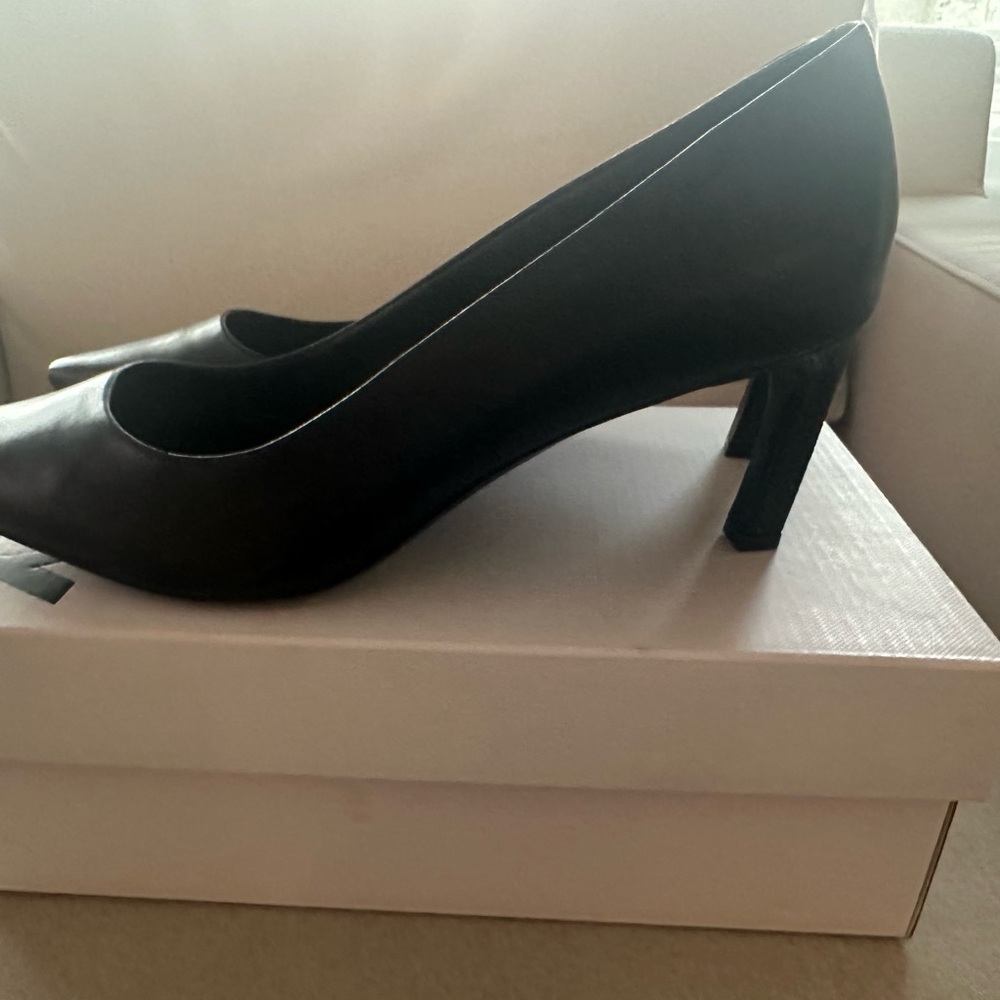 DKNY Elegant Black Heels - new with box